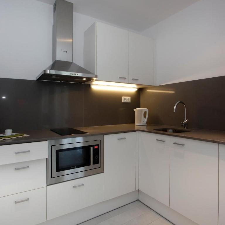 Fisa Rentals Les Corts Apartments - Deluxe Two-Bedroom Apartment with Balcony - 9