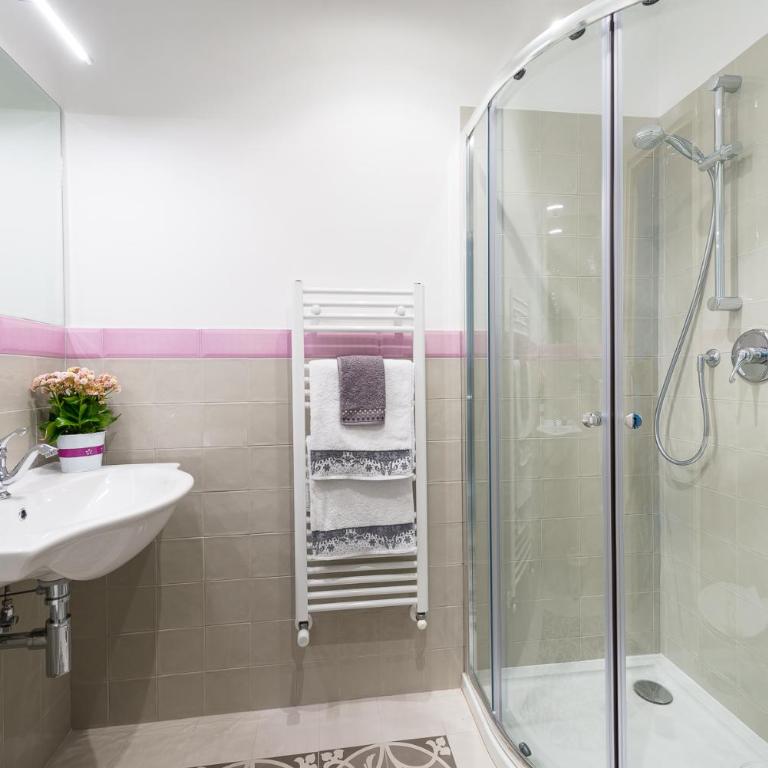 Cerea BnB - Camera Deluxe Matrimoniale/Doppia con Letti Singoli con Bagno Privato - 5