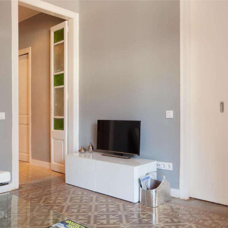 Enjoy Apartments Sofia - Three-Bedroom Apartment with Balcony - 2