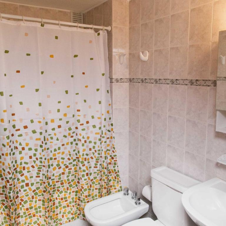 3 o 4 PERSONAS A 150 Mts SANATORIO ALLENDE - Apartamento de 1 dormitorio - 3