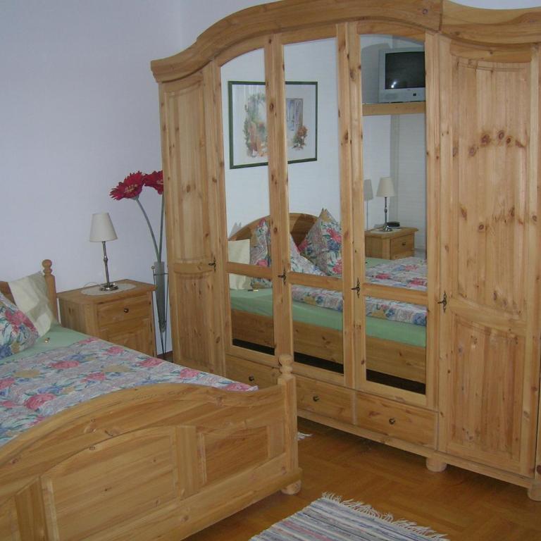 Gästehaus Schleich - Doppelzimmer mit Balkon - 5