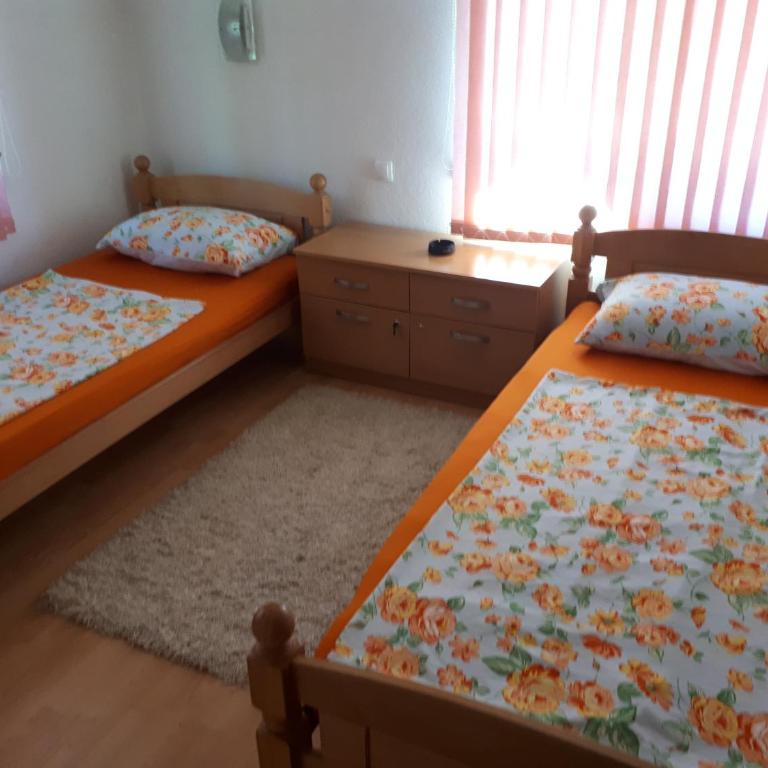 Villa Vežić - Twin Room - 13