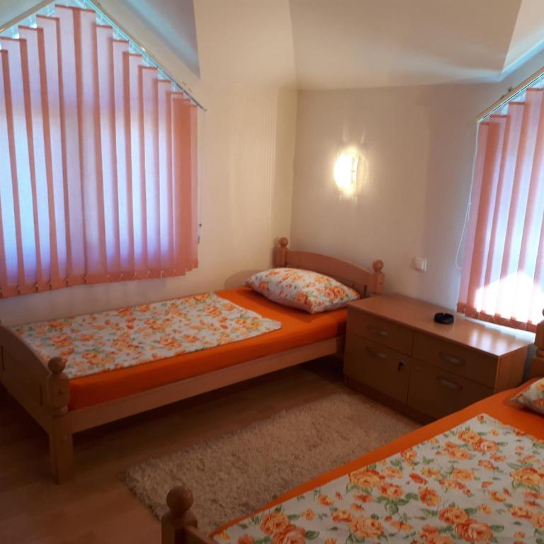 Villa Vežić - Twin Room - 4