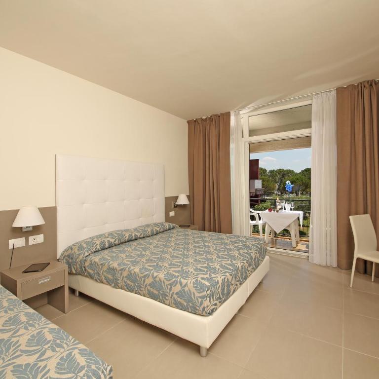 Hotel Holiday - Camera Tripla Superior - 8