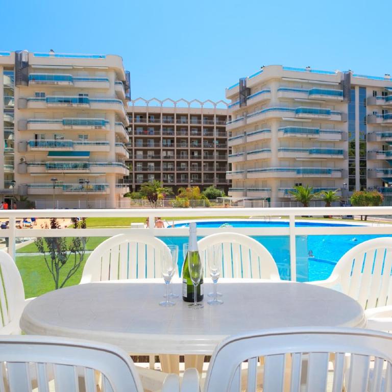 UHC Larimar Family Complex - Apartamento con 3 dormitorios y vistas a la piscina - 1