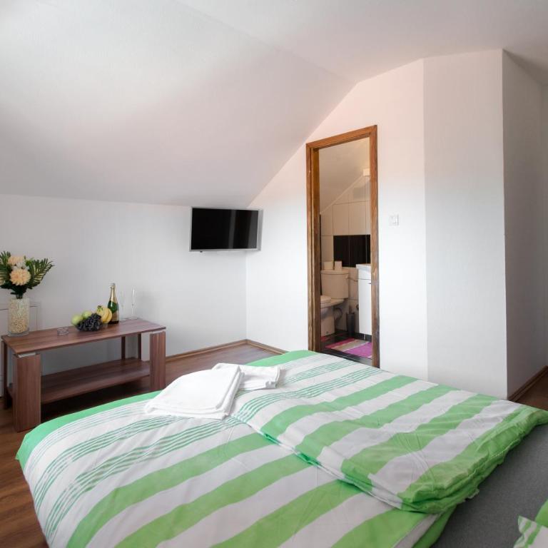 Guesthouse Vila Puzic - Dvokrevetna Soba sa Bračnim Krevetom - 3