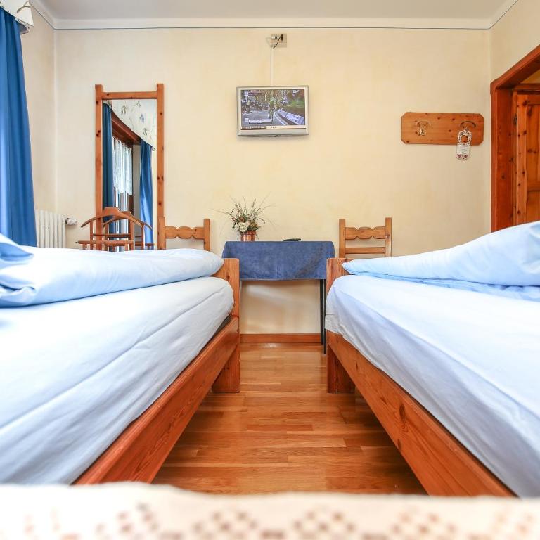 Albergo Adele - Camera Standard Matrimoniale/Doppia con Letti Singoli con Balcone - 21
