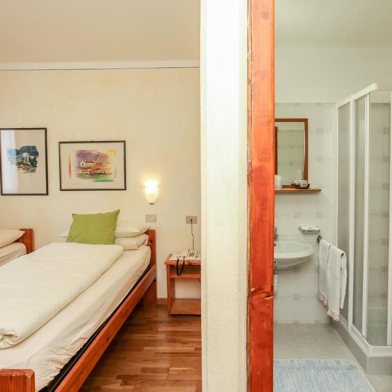Albergo Adele - Camera Matrimoniale/Doppia con Letti Singoli - 12