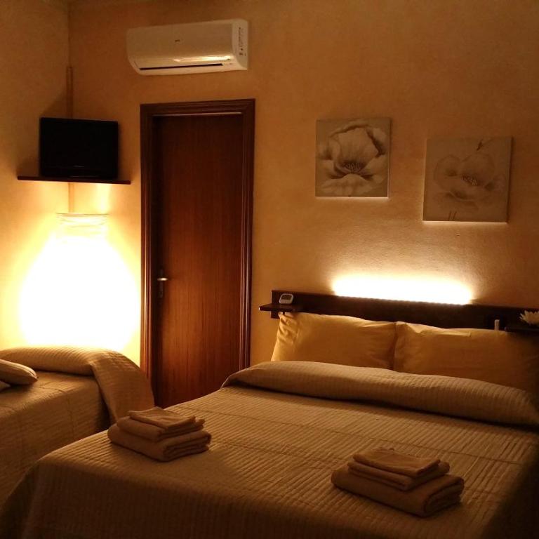 Civita Nova - Camera Matrimoniale con Letto Supplementare - 1