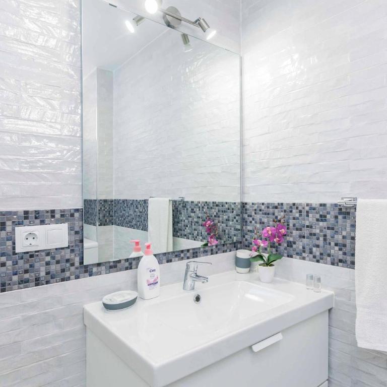 Apartamento El Dorado, Wi-Fi y aparcamiento gratuito - Apartamento de 2 dormitorios - 23