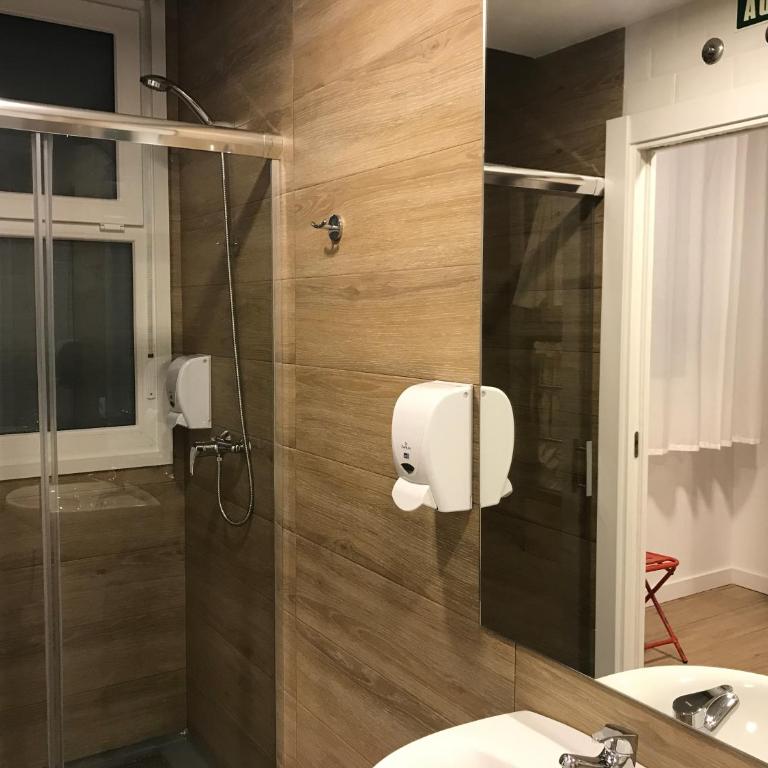 Winederful Hostel & Café - Habitación Familiar con baño privado - 1