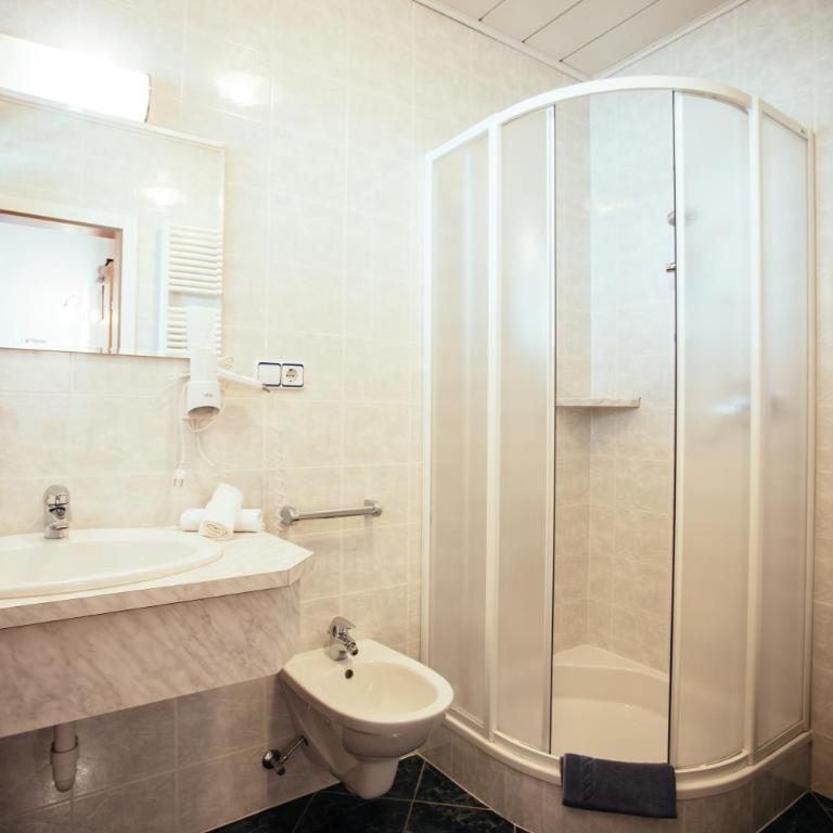 Hotel Wildschütz - Double Room - South Side - 4