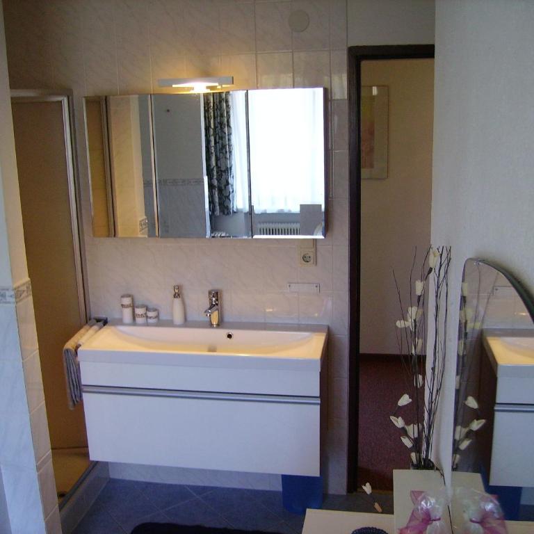 Gästehaus Hochwimmer - Doppelzimmer mit Balkon - 2