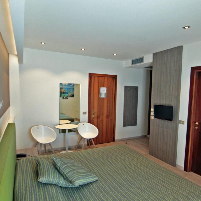 Hotel Ideal - Camera Basic Matrimoniale/Doppia con Letti Singoli con Balcone - 7