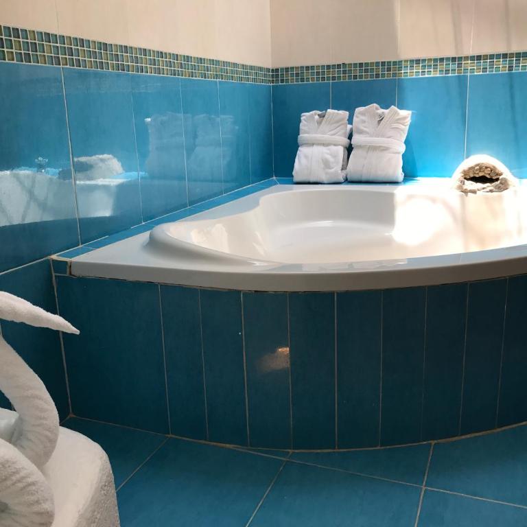 Hotel puesta del sol - Habitación con cama extragrande y bañera de hidromasaje - 3