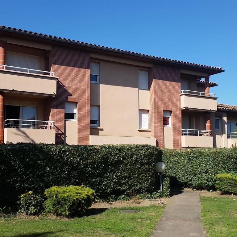 Appartement Contemporain proche Météo, Basso Cambo, EDF, Airbus & Thales - Apartment with Shower - 16