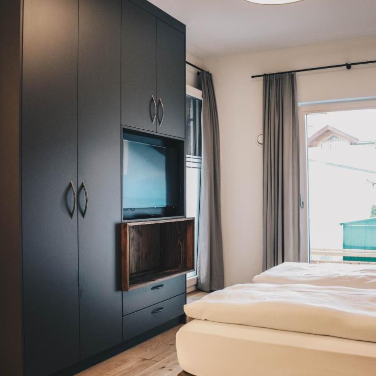 TWO TIMEZ - Boutique Hotel - with AC - Deluxe Suite mit Balkon - 7