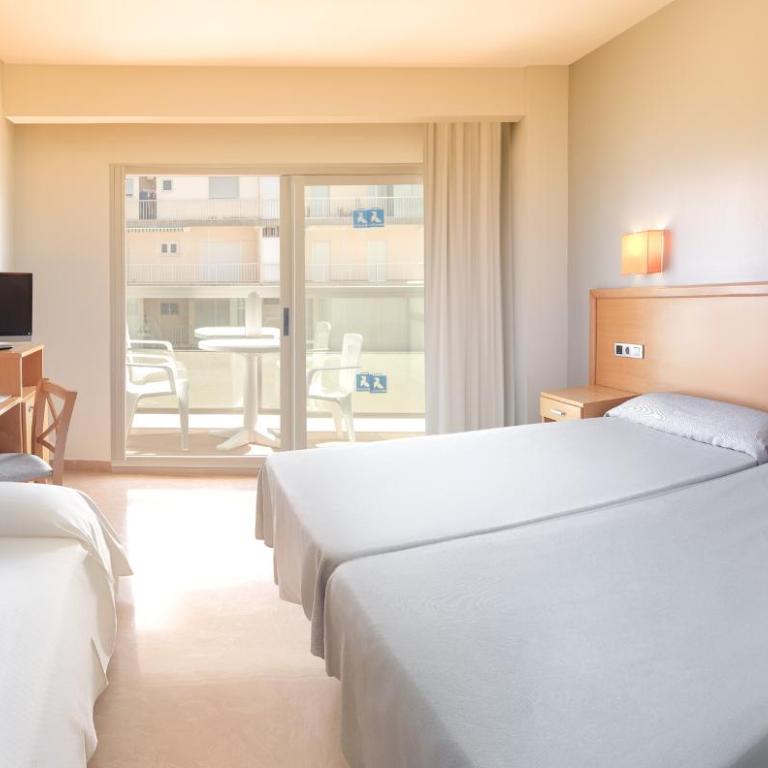 Hotel RH Gijón & Spa - Habitación Doble con cama supletoria y balcón (2 adultos + 1 niño) - 1