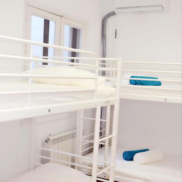 Hostel 18 - Single Bed in Mixed Dormitory Room - 2