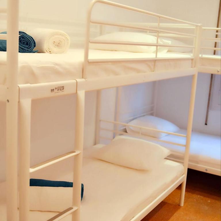 Hostel 18 - Single Bed in Mixed Dormitory Room - 12