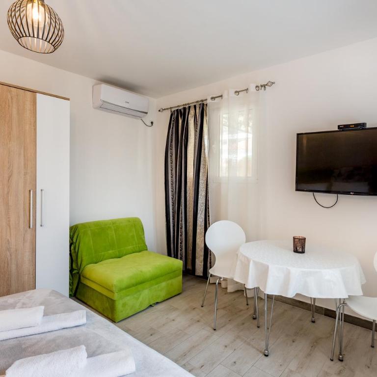 Apartments Batricevic - Studio Apartment - 11