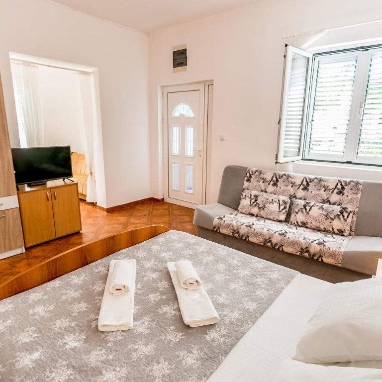Apartments Batricevic - One-Bedroom Apartment with Sofa Bed (3 Adults) - 10