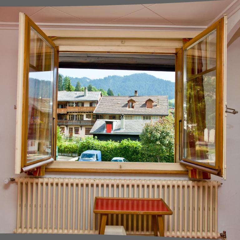 Chalet la Griotte - Dreibettzimmer mit Balkon und Gemeinschaftsbad - 11