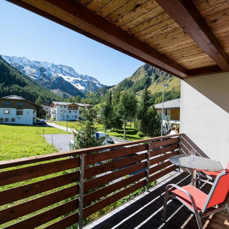 Chasa Miramont - Apartment mit 2 Schlafzimmern und Balkon - 12 - 1