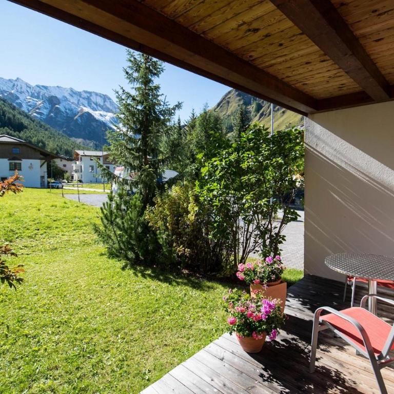 Chasa Miramont - Apartment mit 2 Schlafzimmern mit Terrasse - 2 - 5