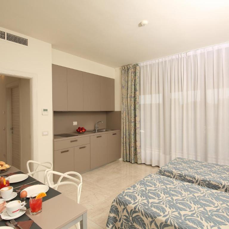 Hotel Holiday - Suite - 5