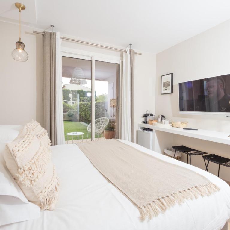 Studios 10 & 11 BY HOTEL DES LICES - Studio mit Gartenblick - 5