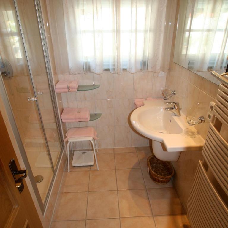 Ferienwohnungen Gerlach - Apartment mit 1 Schlafzimmer und Balkon - 2