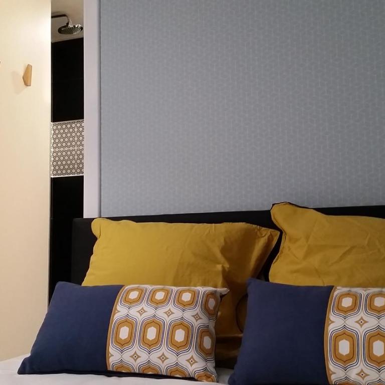 Appartement Contemporain proche Météo, Basso Cambo, EDF, Airbus & Thales - Apartment with Shower - 13