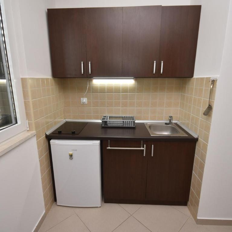 Lucky Studios - King Studio with Sofa Bed - 5