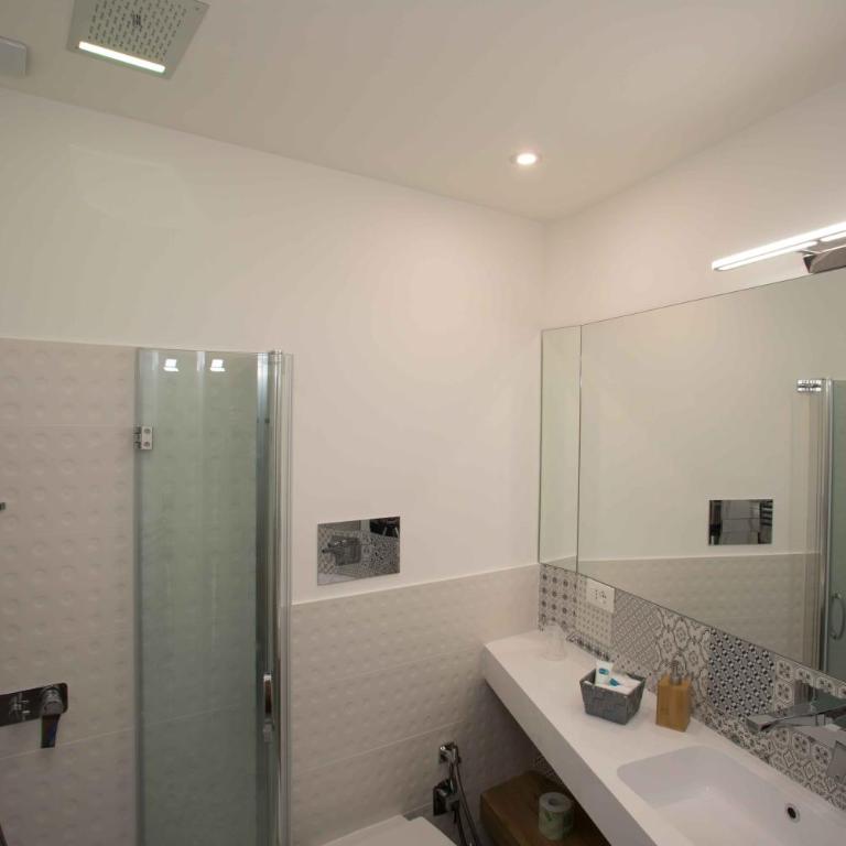 Le Quattro Stagioni - Rooms & Suites - Deluxe Double Room with Balcony - 5