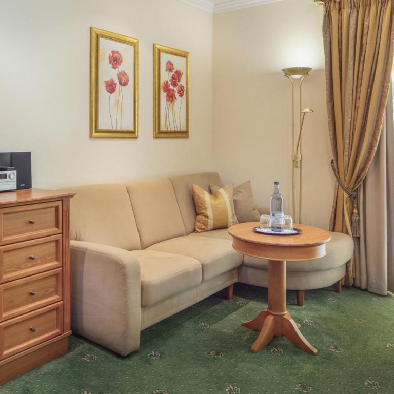 Hotel Schweizer Hof Thermal und Vital Resort - Deluxe Double Room in Villa - 3