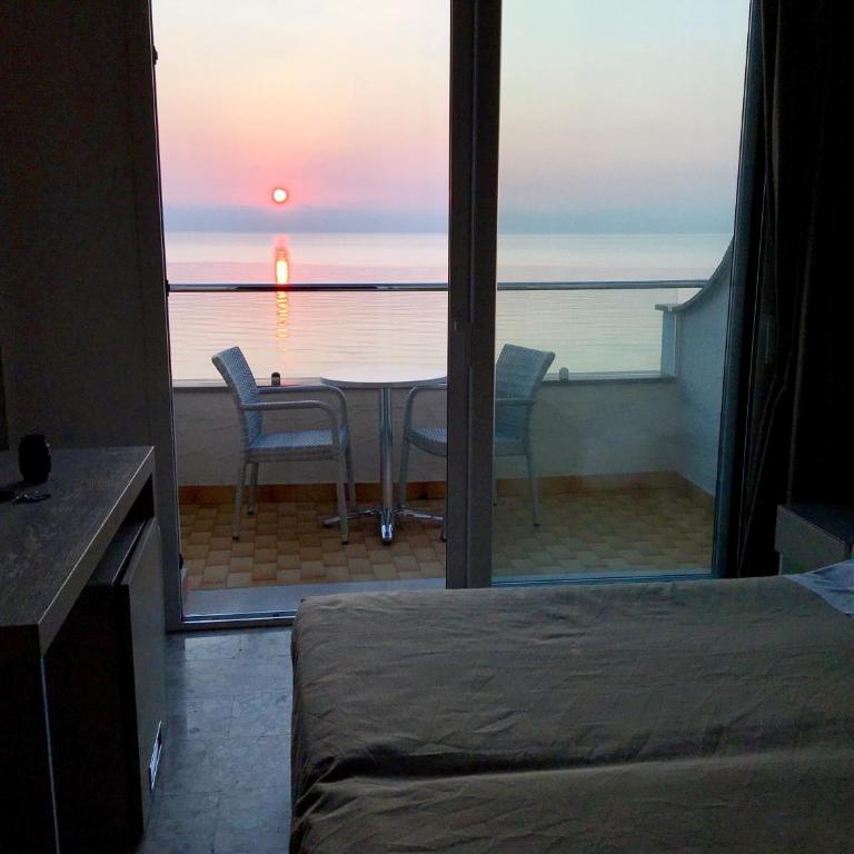 Hotel Merinum - Camera Matrimoniale con Balcone e Vista Mare Frontale - 4