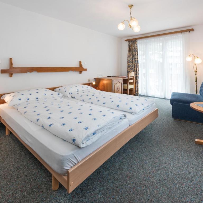 Hotel Rhodania - Doppelzimmer mit einem Balkon oder einer Terrasse und eingeschränktem Blick auf das Matterhorn - 1