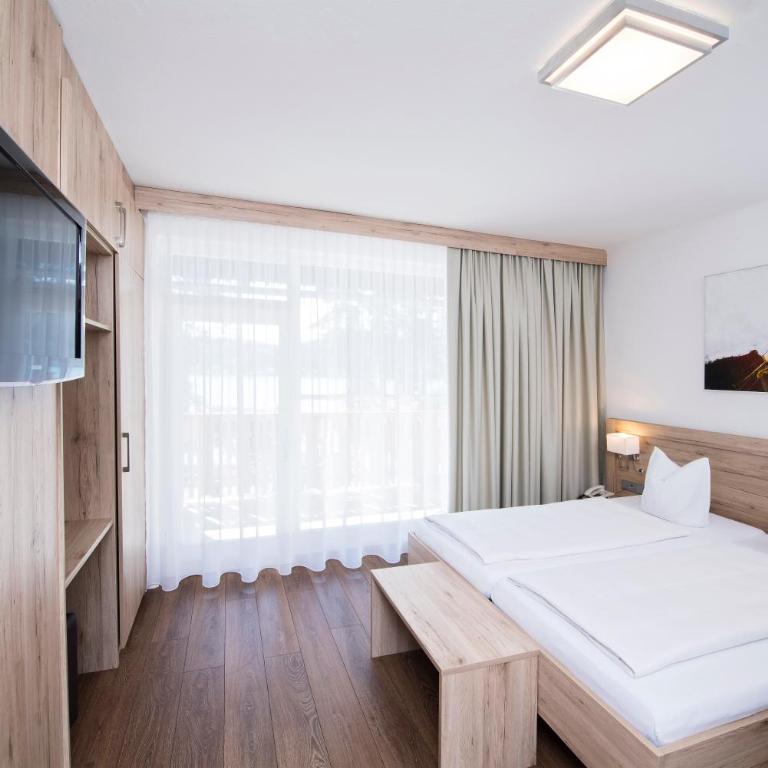 Terrassenhotel Reichmann - Doppelzimmer mit Balkon und Seeblick - 2