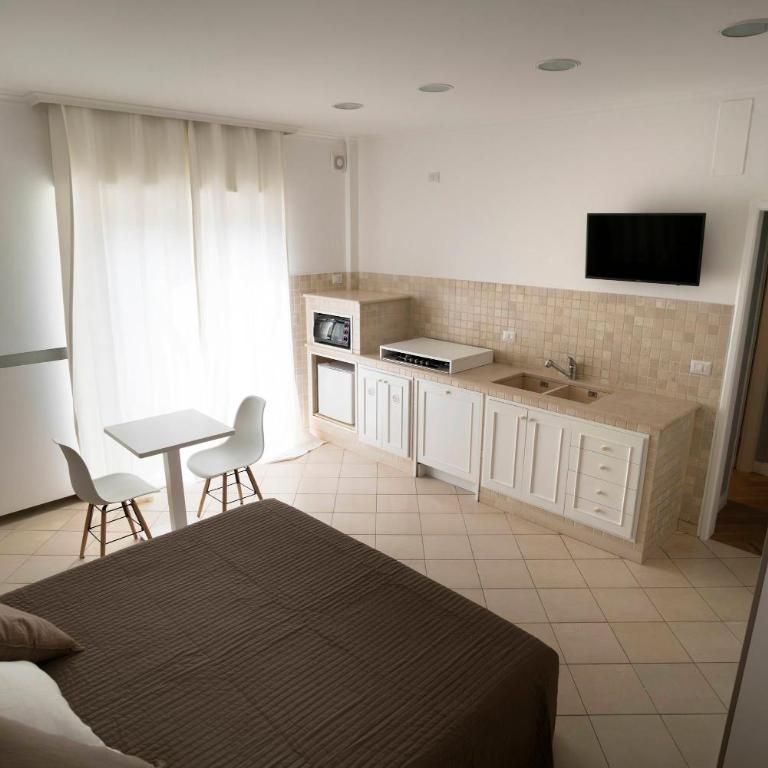 Room 56 - Camera Matrimoniale Deluxe con Balcone - 1