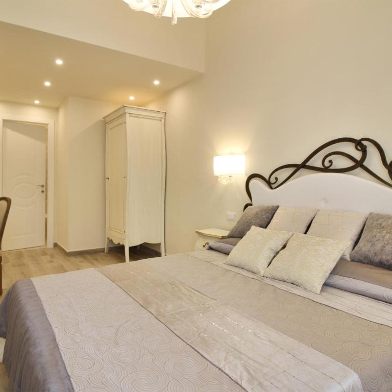 LUCCA IN CHIC - No Ztl, Free Parking, Priv Bath, Old City 550m - Camera Matrimoniale Deluxe con Balcone - 1