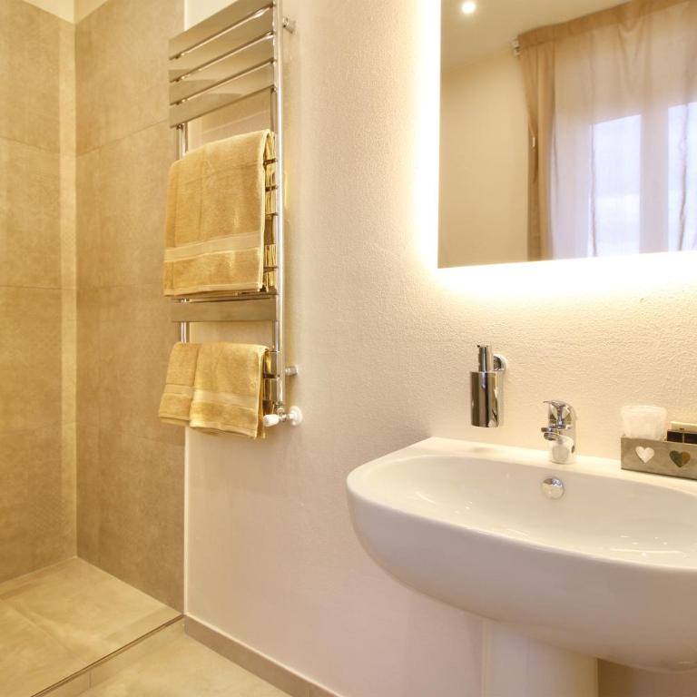 LUCCA IN CHIC - No Ztl, Free Parking, Priv Bath, Old City 550m - Camera Matrimoniale Superior - 5