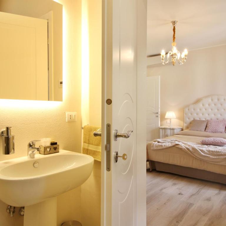 LUCCA IN CHIC - No Ztl, Free Parking, Priv Bath, Old City 550m - Camera Matrimoniale Superior - 3