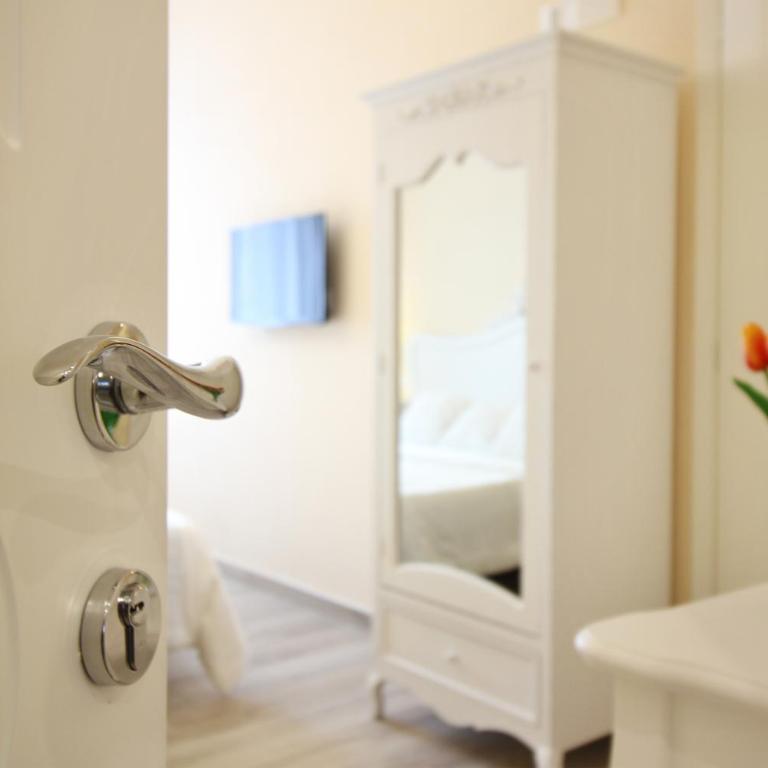 LUCCA IN CHIC - No Ztl, Free Parking, Priv Bath, Old City 550m - Camera Matrimoniale - 4