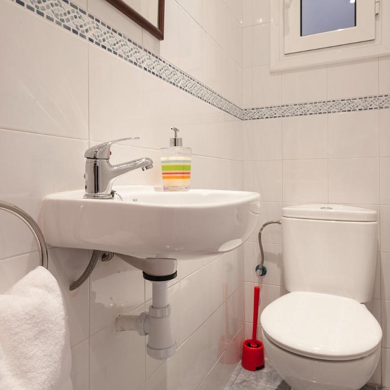 Apartments Barcelona & Home Deco Eixample - Four-Bedroom Apartment - 8