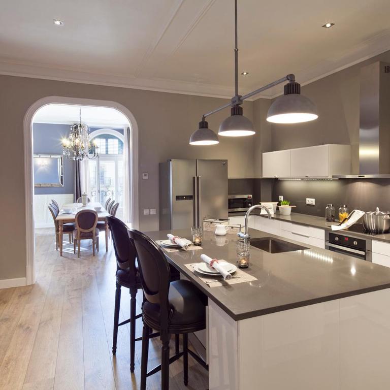 Apartments Barcelona & Home Deco Centro - Three-Bedroom Apartment - Rambla Catalunya 10 - 13