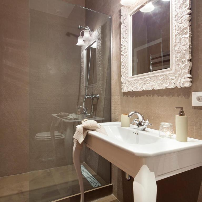 Apartments Barcelona & Home Deco Centro - Three-Bedroom Apartment - Rambla Catalunya 10 - 10