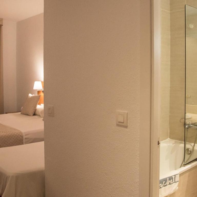 Carlos III - Habitación Triple - 4