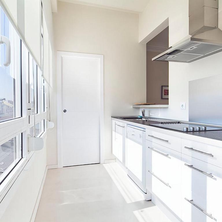 Central and Spacious Family Apartment - Three-Bedroom Apartment - 3