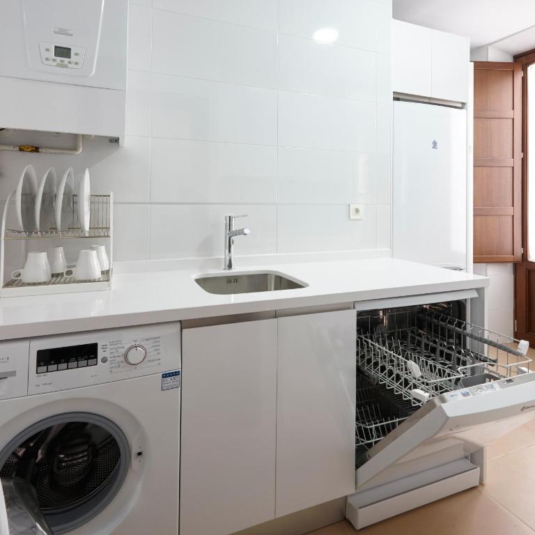 Apartamento El Duque - Two-Bedroom Apartment - 10